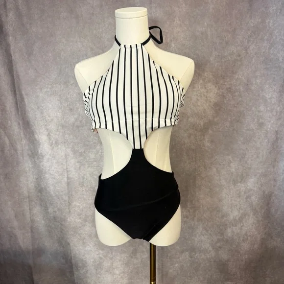 Cupshe Black and White Reversible Peach Coral Paisley One Piece Cutout Swimsuit - Picture 3 of 11